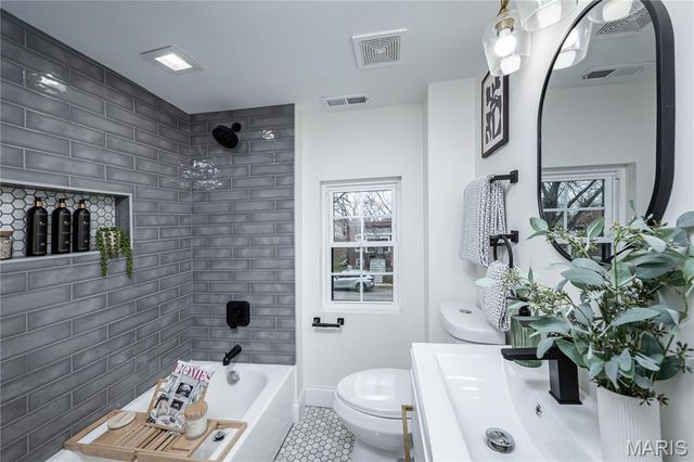 6815 Wise Avenue, St Louis, MO 63139