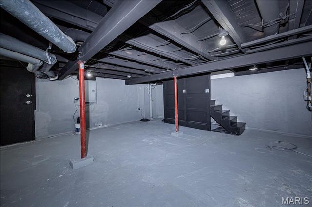 6815 Wise Avenue, St Louis, MO 63139