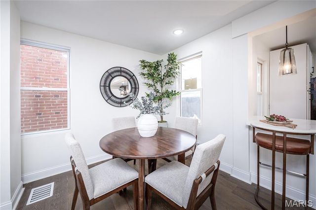 6815 Wise Avenue, St Louis, MO 63139