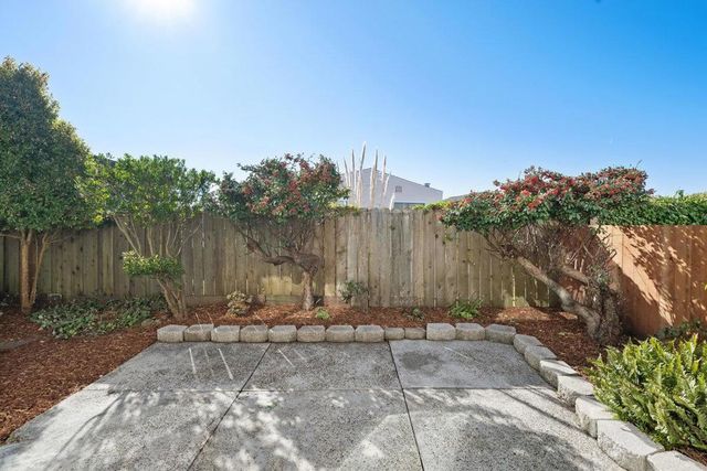 15 Eastridge Circle, Pacifica, CA 94044