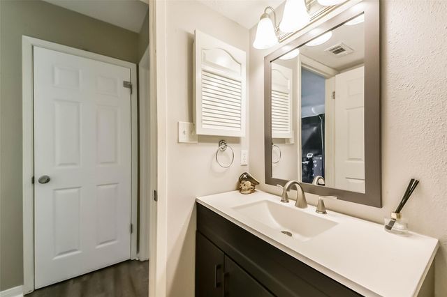 15919 Golf Club Drive 215, Crosby, TX 77532