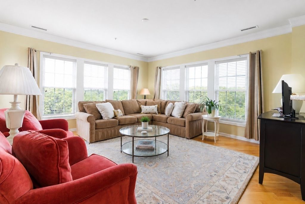 9 Morgan Dr 309, Natick, MA 01760