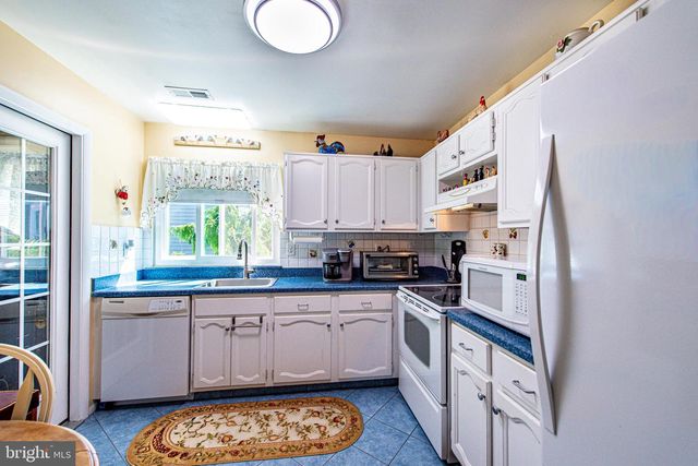 20 COTHERSTONE DR, Southampton, NJ 08088