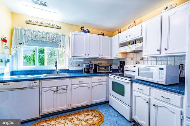 20 COTHERSTONE DR, Southampton, NJ 08088