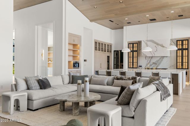 4534 E PEBBLERIDGE --, Paradise Valley, AZ 85253