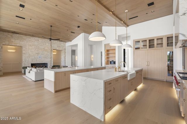 4534 E PEBBLERIDGE --, Paradise Valley, AZ 85253