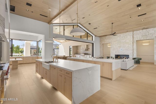 4534 E PEBBLERIDGE --, Paradise Valley, AZ 85253