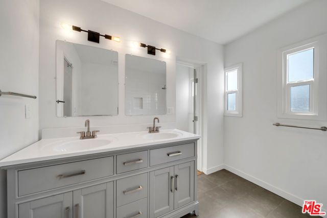 4014 W Adams Boulevard A, Los Angeles, CA 90018