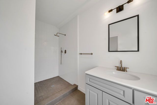 4014 W Adams Boulevard A, Los Angeles, CA 90018