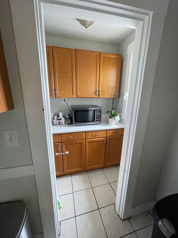 29-31 Bradford St 31, Watertown, MA 02472