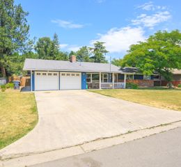 201 S Rose Street, Phoenix, OR 97535