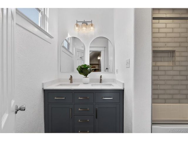 3056 N York St, Denver, CO 80205