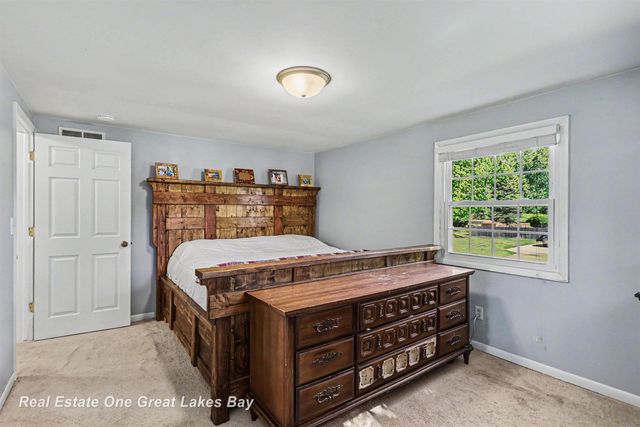 12119 Sanders Drive, Freeland, MI 48623