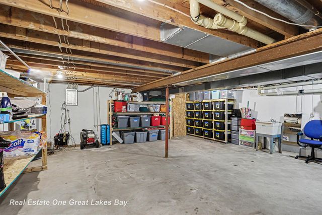 12119 Sanders Drive, Freeland, MI 48623