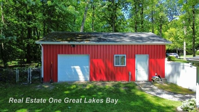 12119 Sanders Drive, Freeland, MI 48623