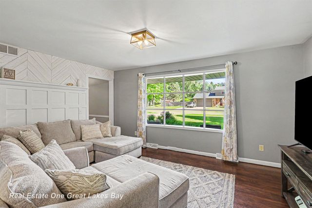 12119 Sanders Drive, Freeland, MI 48623