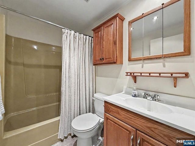 8 Martin Road, Verona, NJ 07044