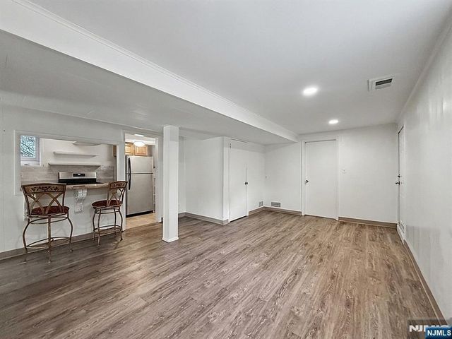 8 Martin Road, Verona, NJ 07044