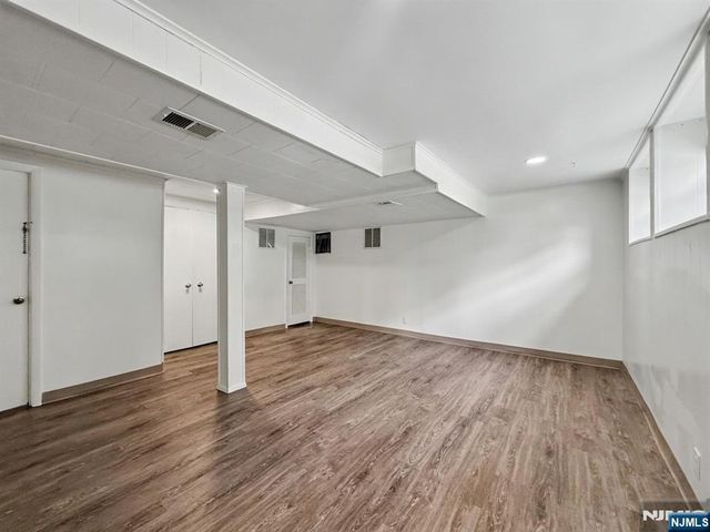 8 Martin Road, Verona, NJ 07044
