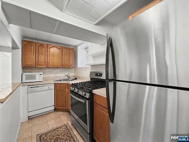 8 Martin Road, Verona, NJ 07044