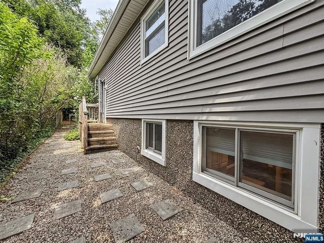 8 Martin Road, Verona, NJ 07044