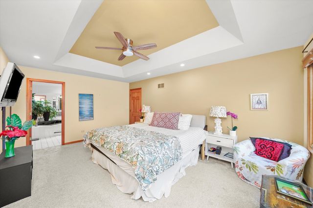 18 Newgate Avenue, Naperville, IL 60565