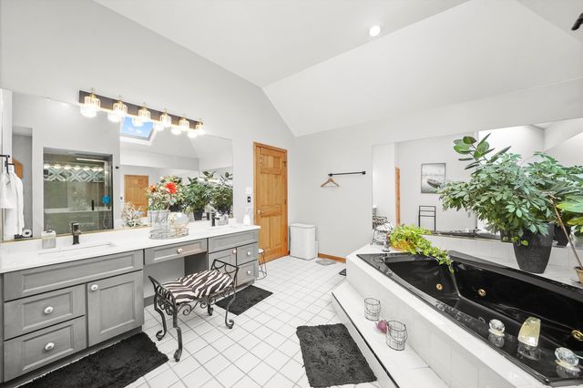 18 Newgate Avenue, Naperville, IL 60565