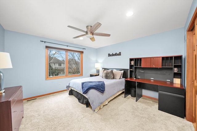 18 Newgate Avenue, Naperville, IL 60565