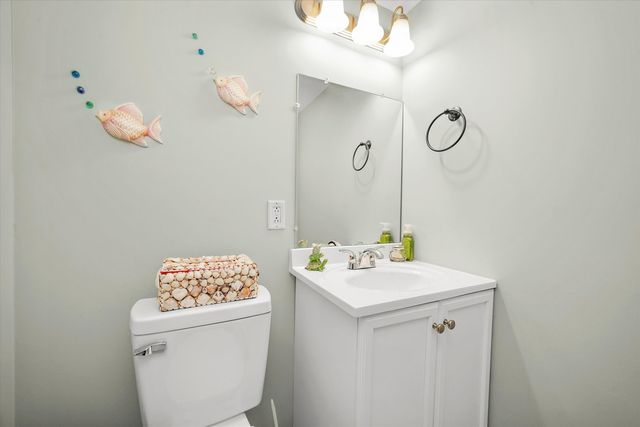 18 Newgate Avenue, Naperville, IL 60565