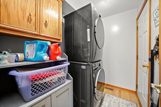 18 Newgate Avenue, Naperville, IL 60565