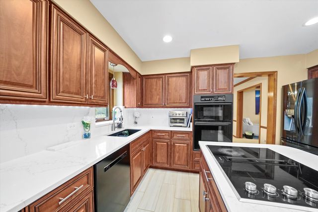 18 Newgate Avenue, Naperville, IL 60565