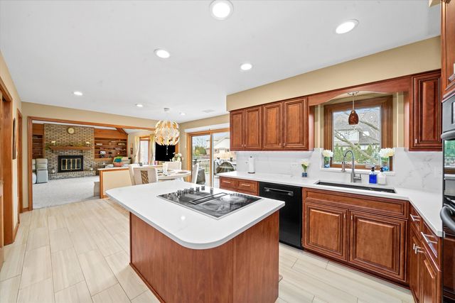 18 Newgate Avenue, Naperville, IL 60565