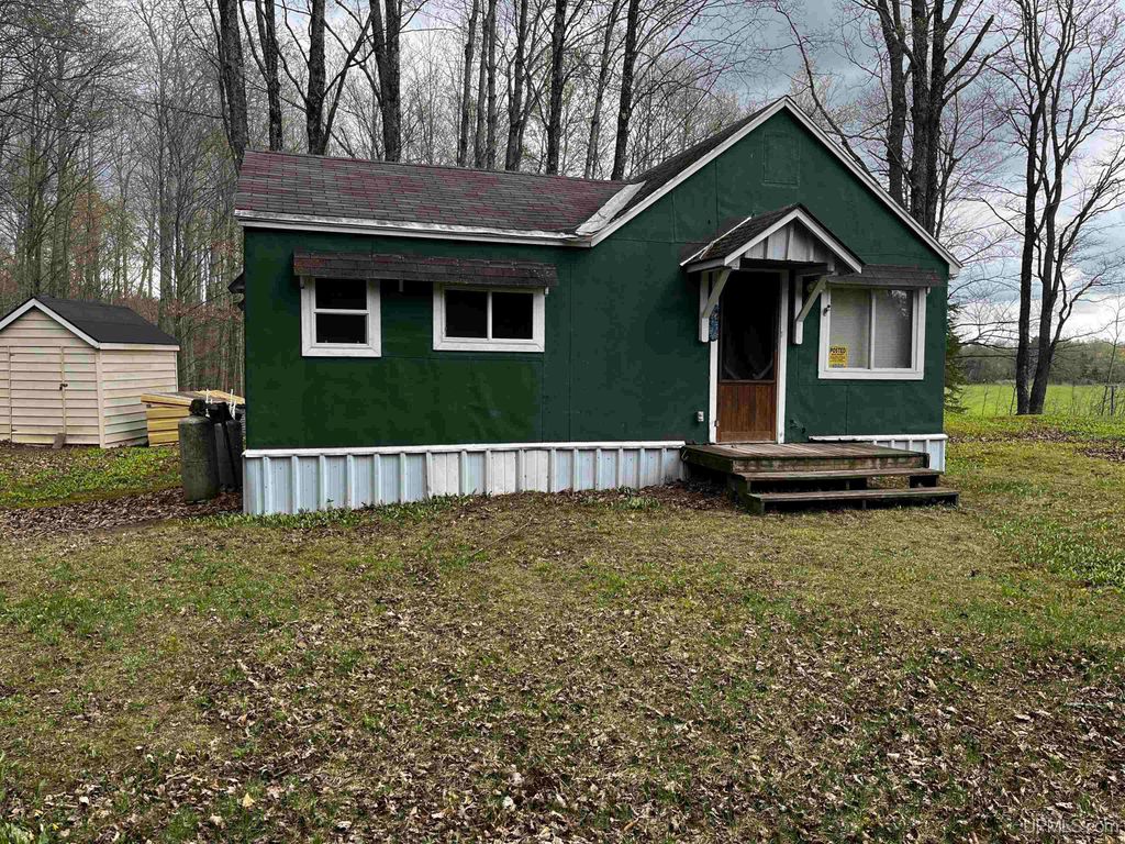 E 3946 Storm Road, Chatham, MI 49816