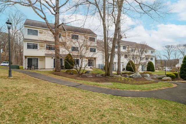 2a Jeanette Road 19, Danbury, CT 06811