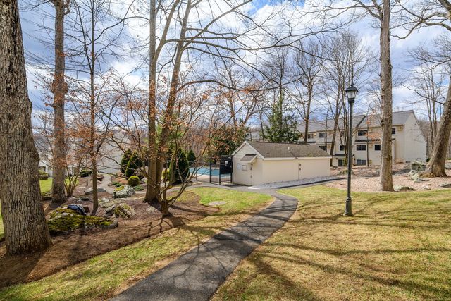 2a Jeanette Road 19, Danbury, CT 06811