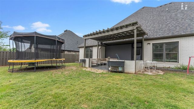 609 Hendrix Street, Bentonville, AR 72712