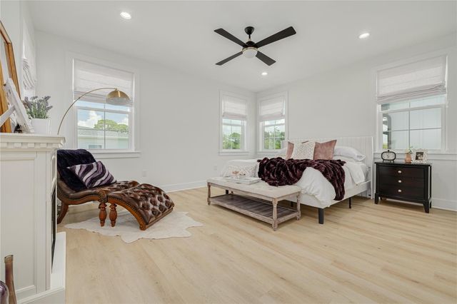 1717 MASSACHUSETTS AVENUE NE, St Petersburg, FL 33703
