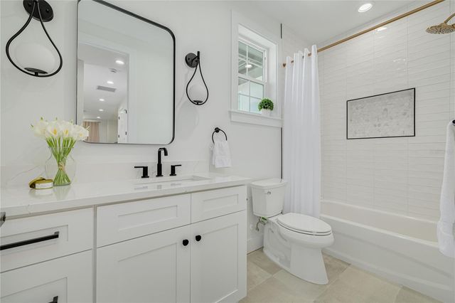 1717 MASSACHUSETTS AVENUE NE, St Petersburg, FL 33703
