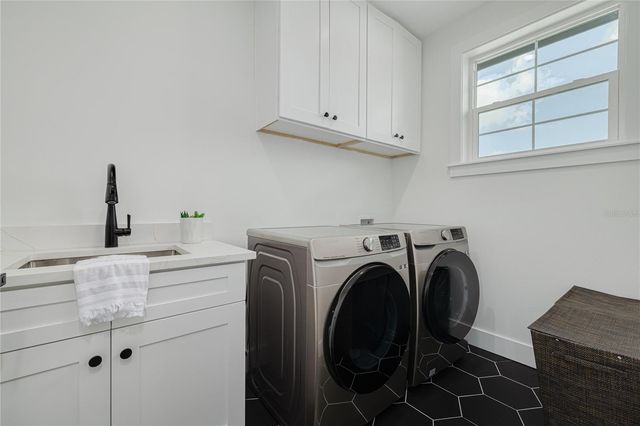 1717 MASSACHUSETTS AVENUE NE, St Petersburg, FL 33703