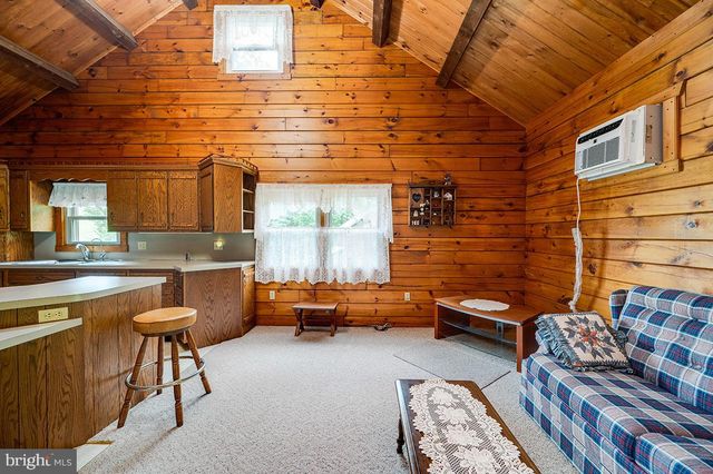 24 FORGE RD, Womelsdorf, PA 19567