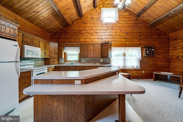 24 FORGE RD, Womelsdorf, PA 19567