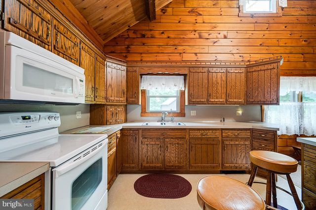 24 FORGE RD, Womelsdorf, PA 19567