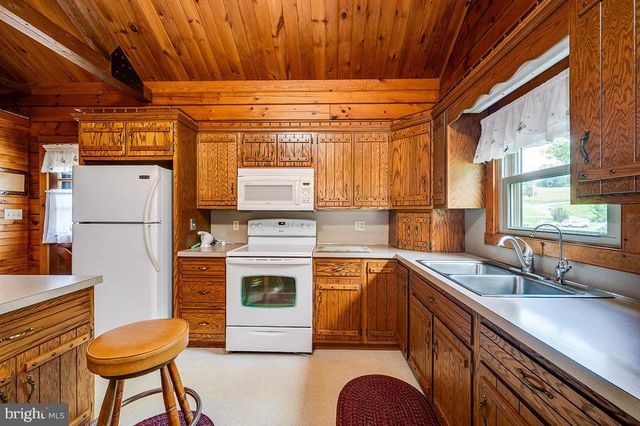 24 FORGE RD, Womelsdorf, PA 19567