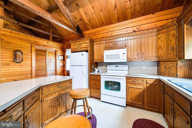 24 FORGE RD, Womelsdorf, PA 19567