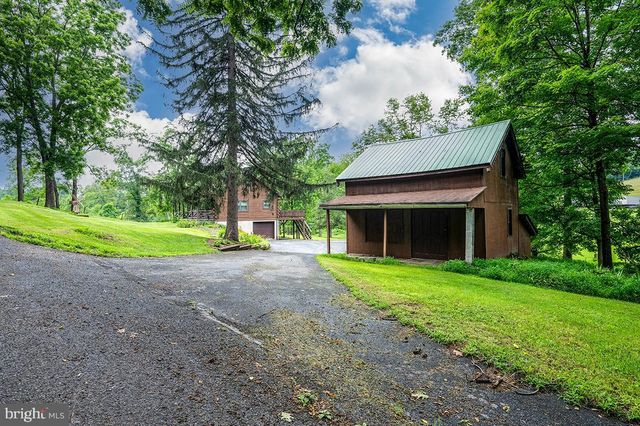 24 FORGE RD, Womelsdorf, PA 19567