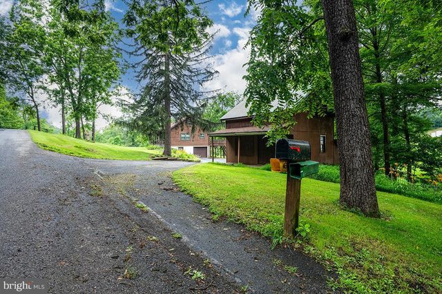 24 FORGE RD, Womelsdorf, PA 19567