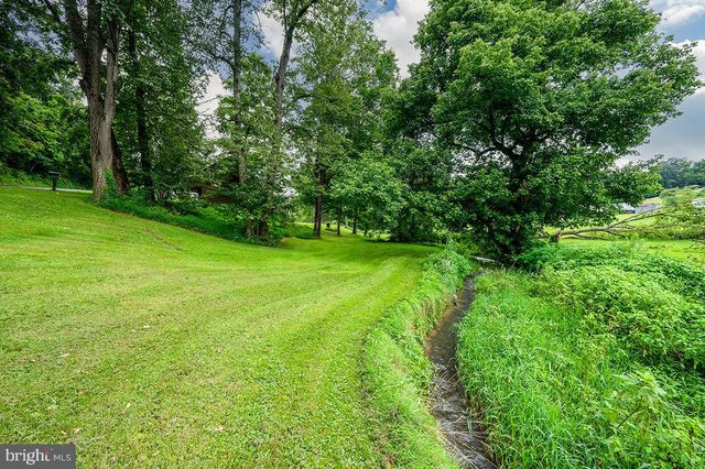 24 FORGE RD, Womelsdorf, PA 19567