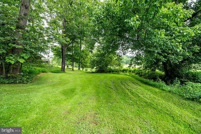 24 FORGE RD, Womelsdorf, PA 19567