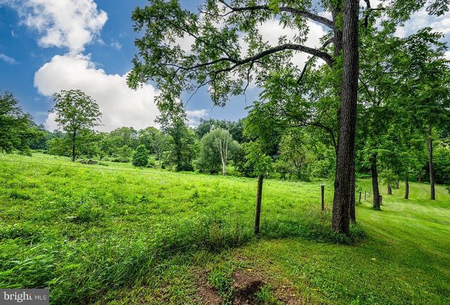 24 FORGE RD, Womelsdorf, PA 19567