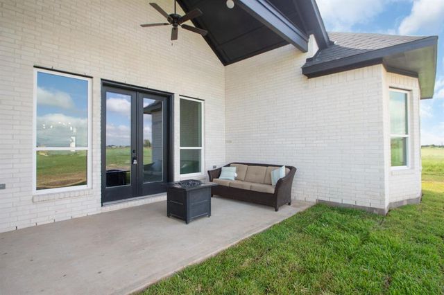 541 Quarter Horse Trail, Angleton, TX 77515